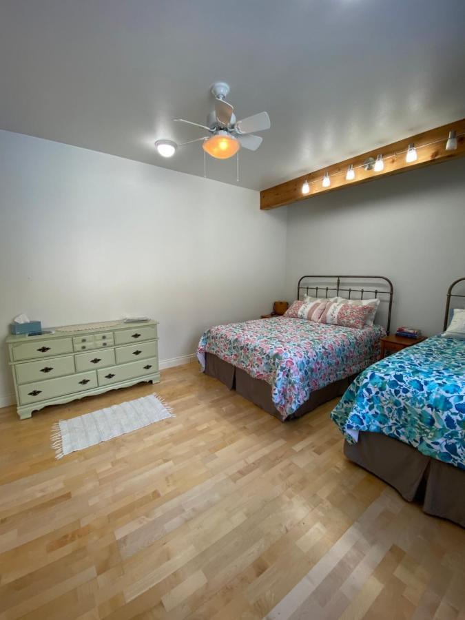 Frenchy'S Adventure Bed And Breakfast Anchorage Rum bild