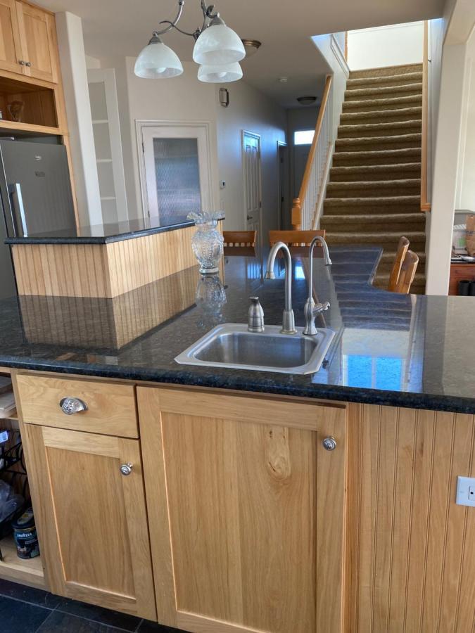Frenchy'S Adventure Bed And Breakfast Anchorage Exteriör bild