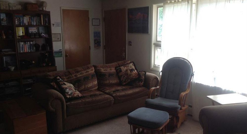 Frenchy'S Adventure Bed And Breakfast Anchorage Exteriör bild