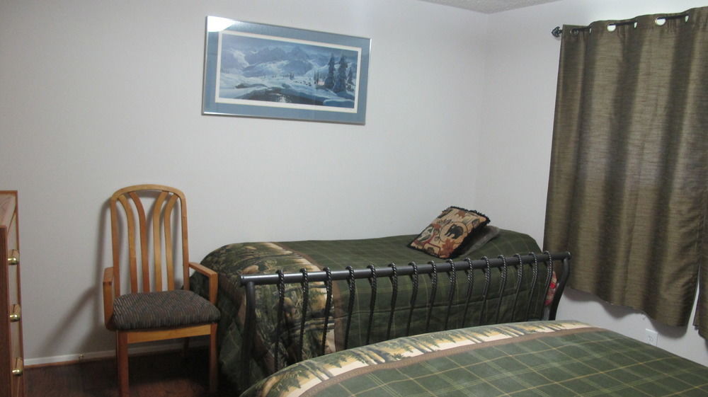 Frenchy'S Adventure Bed And Breakfast Anchorage Exteriör bild